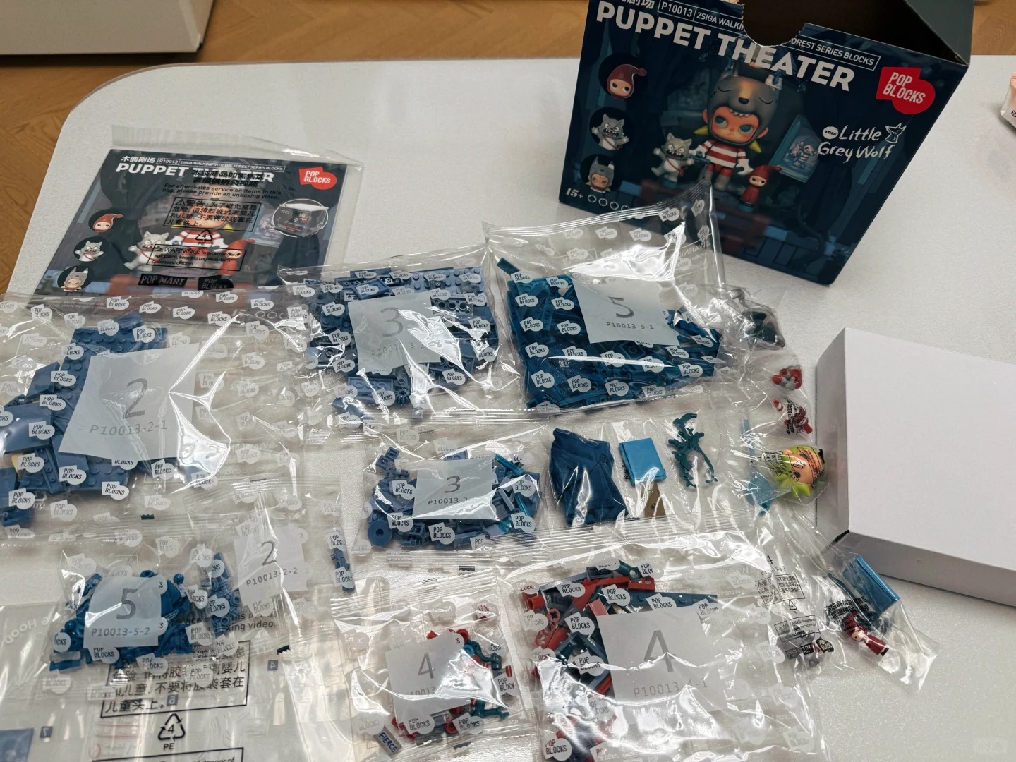 Pop Mart: Puppet Theater Set