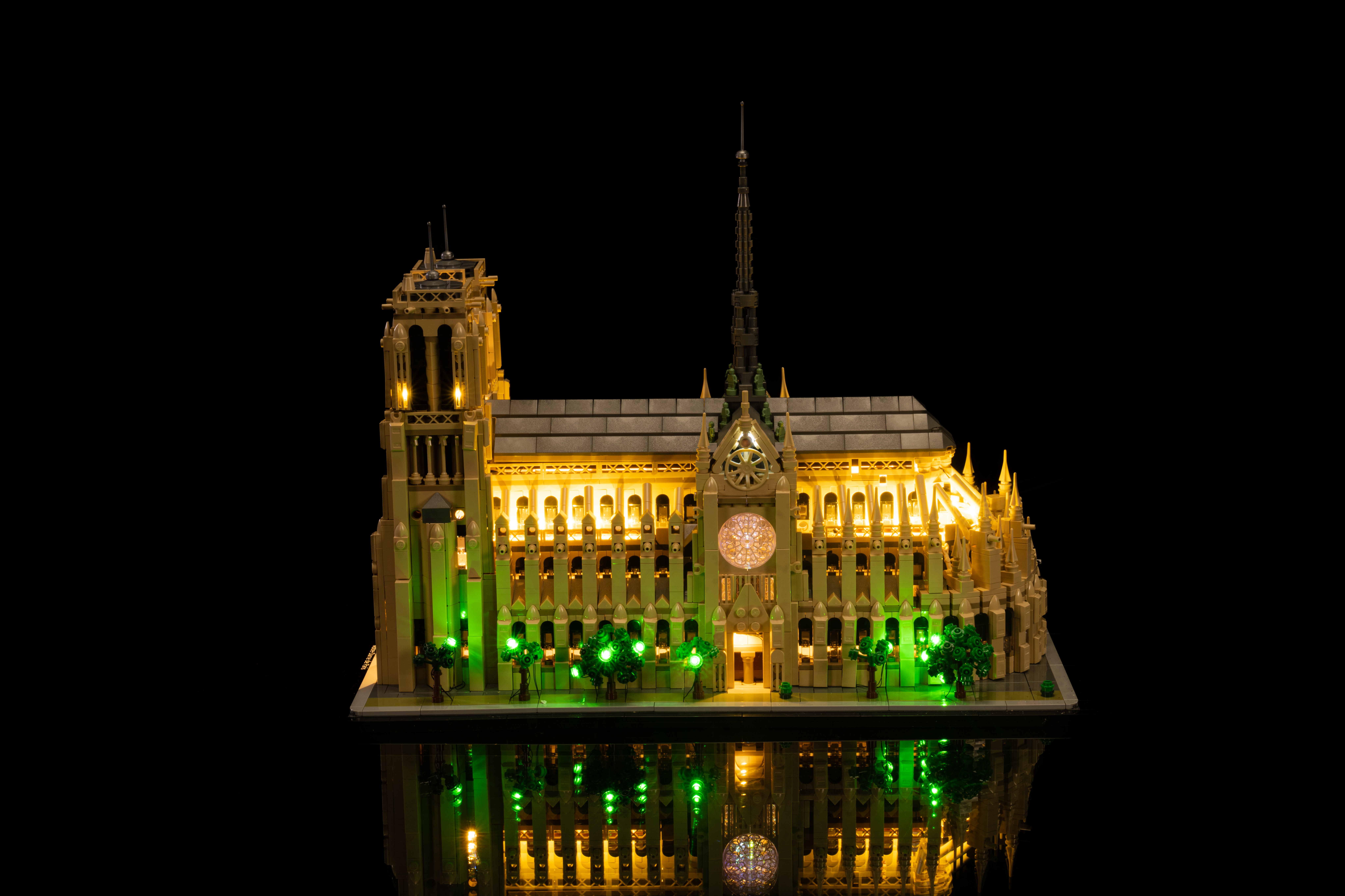 Lighting kits for Notre-Dame de Paris