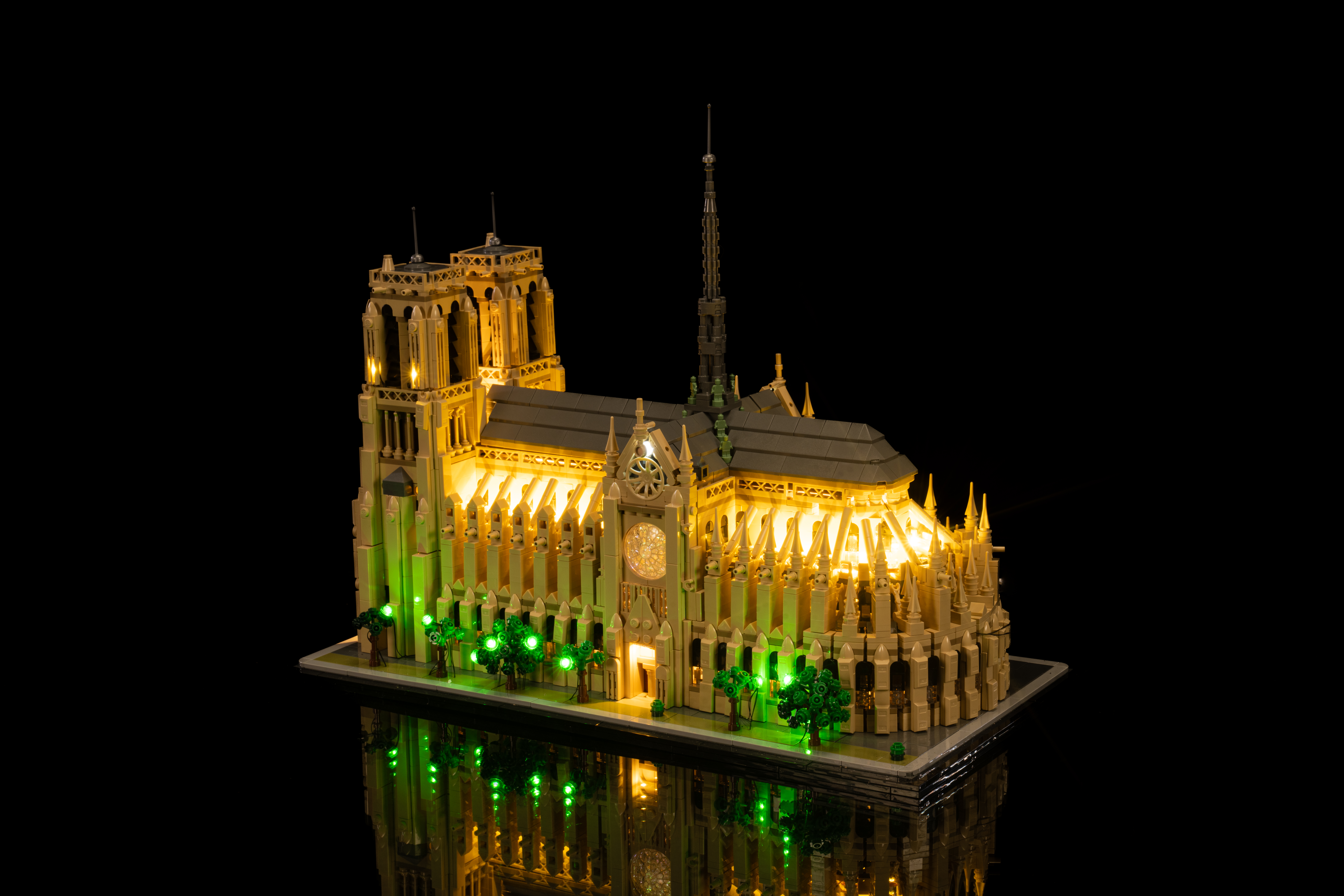 Lighting kits for Notre-Dame de Paris