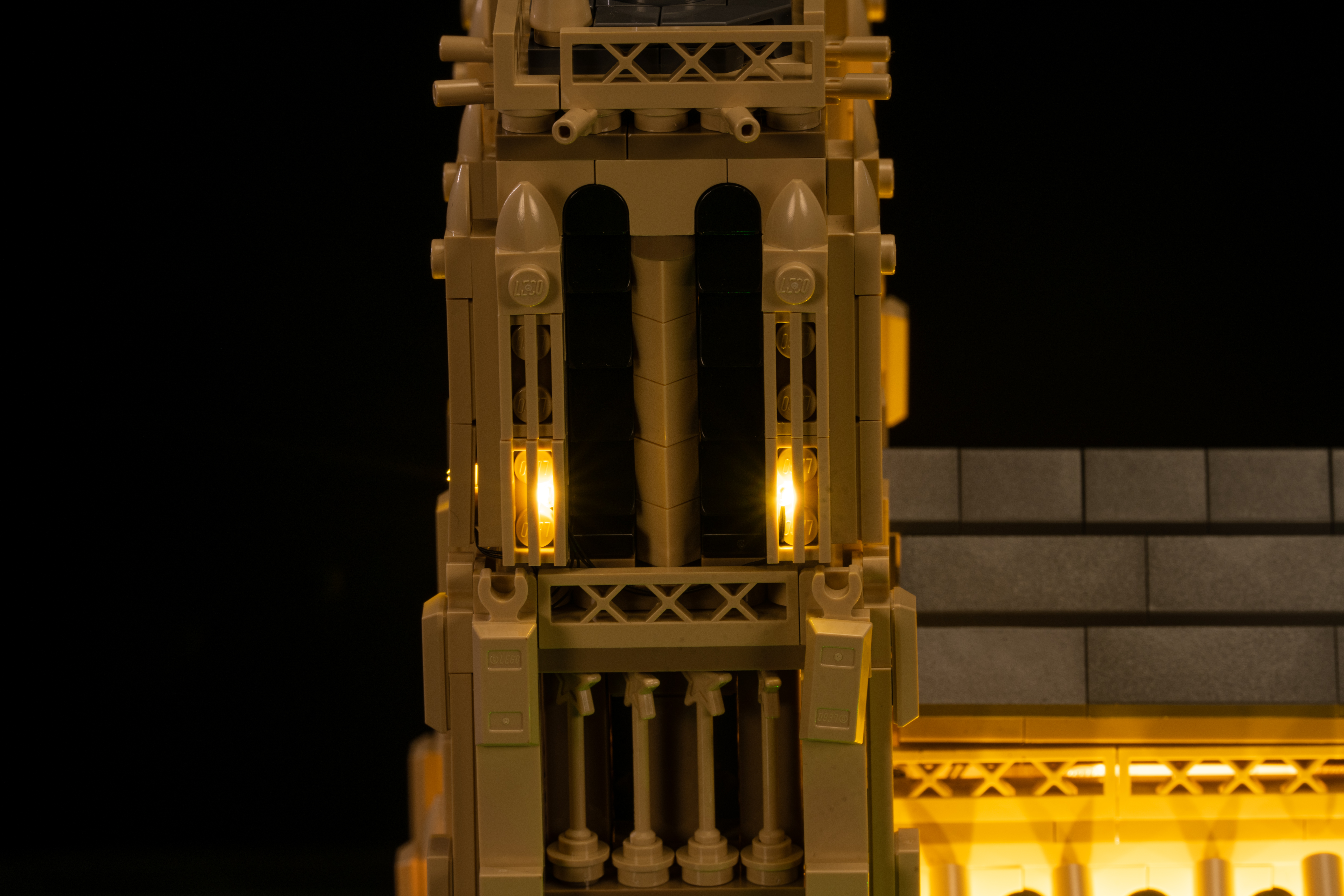 Lighting kits for Notre-Dame de Paris