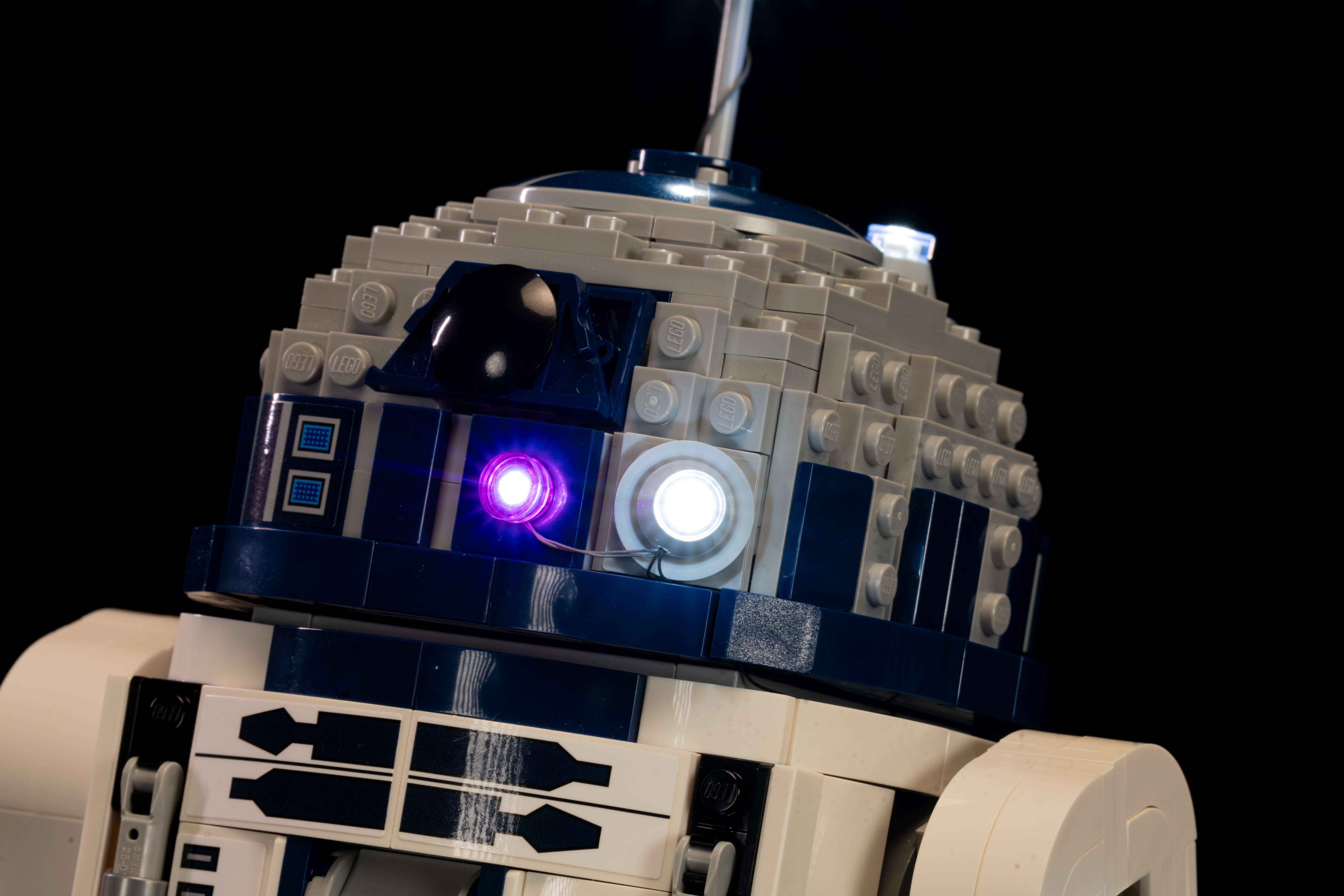 Lighting kits for R2-D2